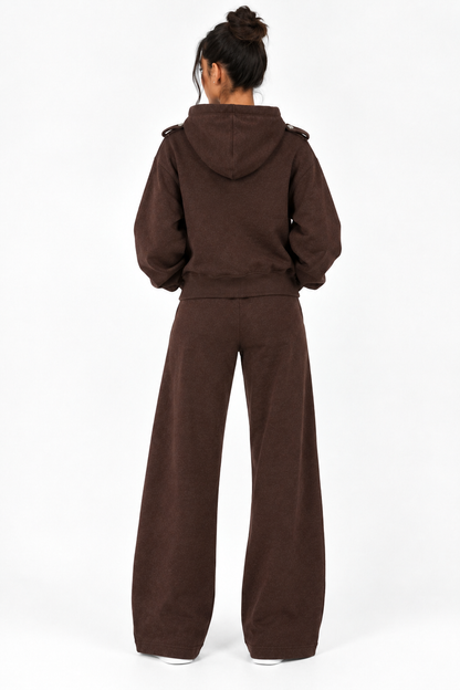 Survêtement militaire de luxe avec sweat à capuche zippé et pantalon de jogging, avec détail boutonné