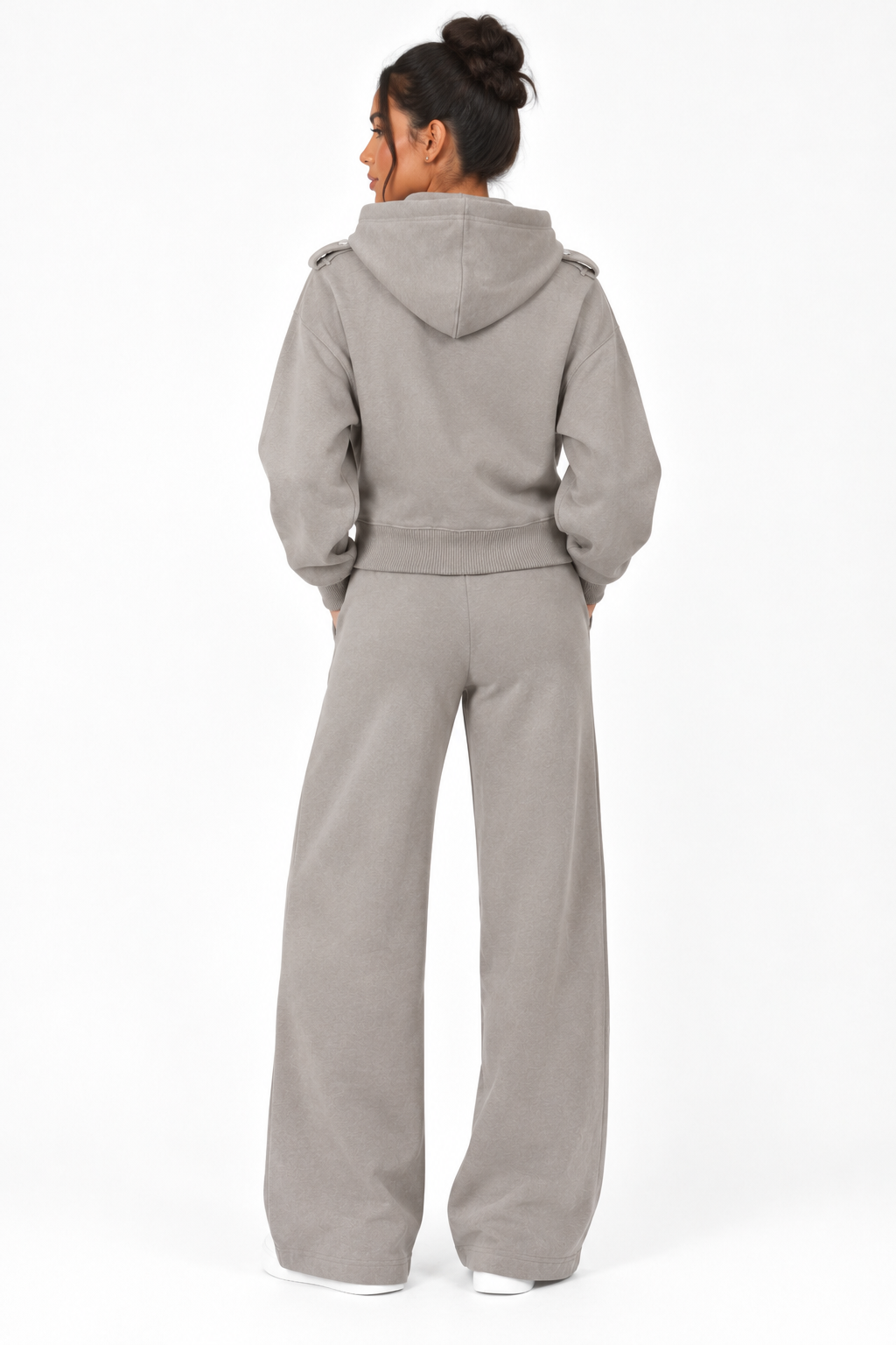 Survêtement militaire de luxe avec sweat à capuche zippé et pantalon de jogging, avec détail boutonné