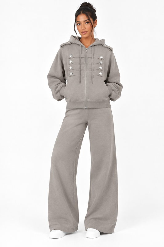 Survêtement militaire de luxe avec sweat à capuche zippé et pantalon de jogging, avec détail boutonné