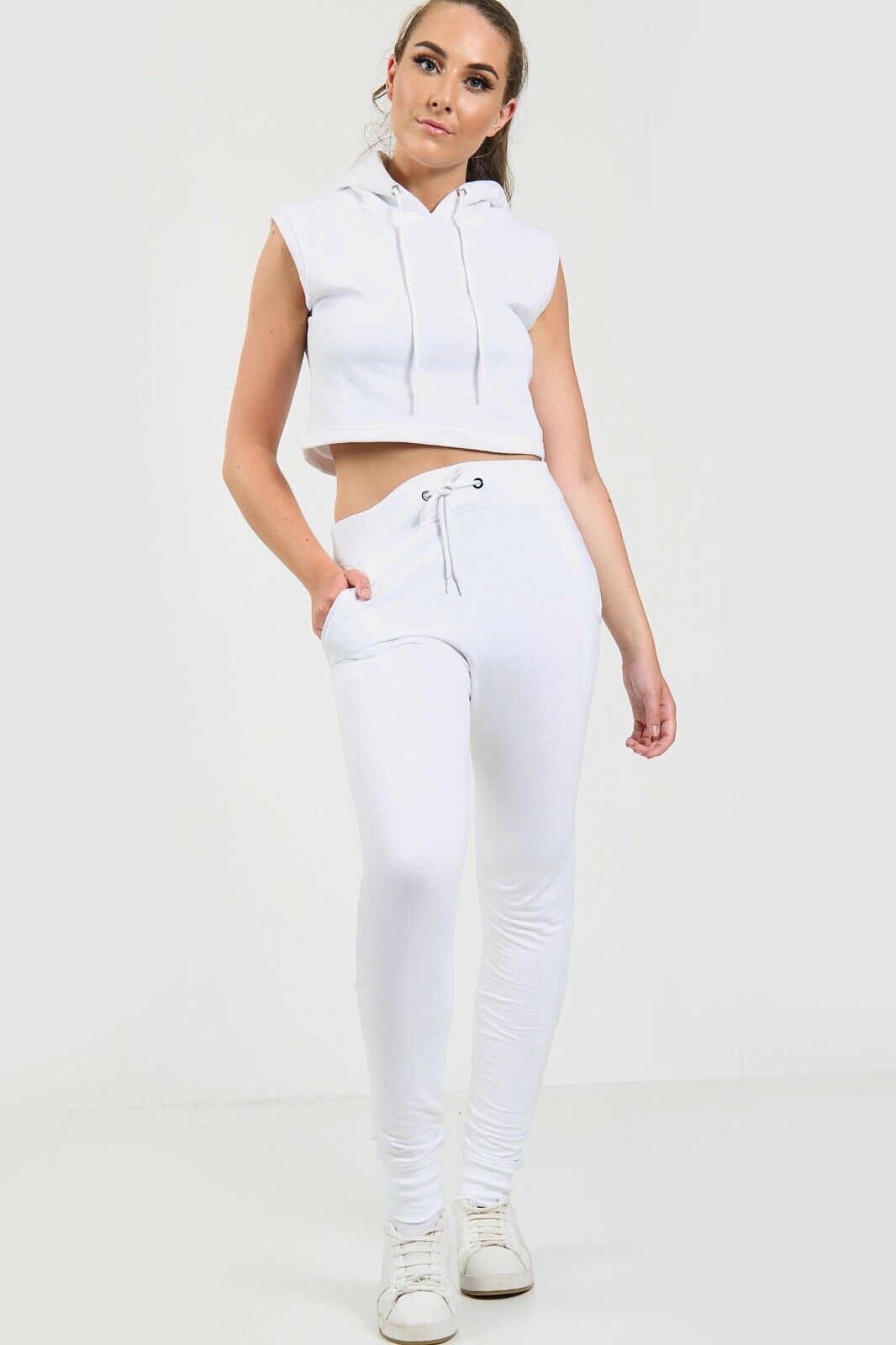 Ladies White Cropped Co-Ordinated Sleeveless Loungewear Set.